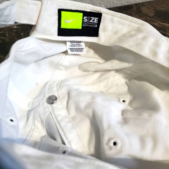 Nike Hat - Picture 4 of 5